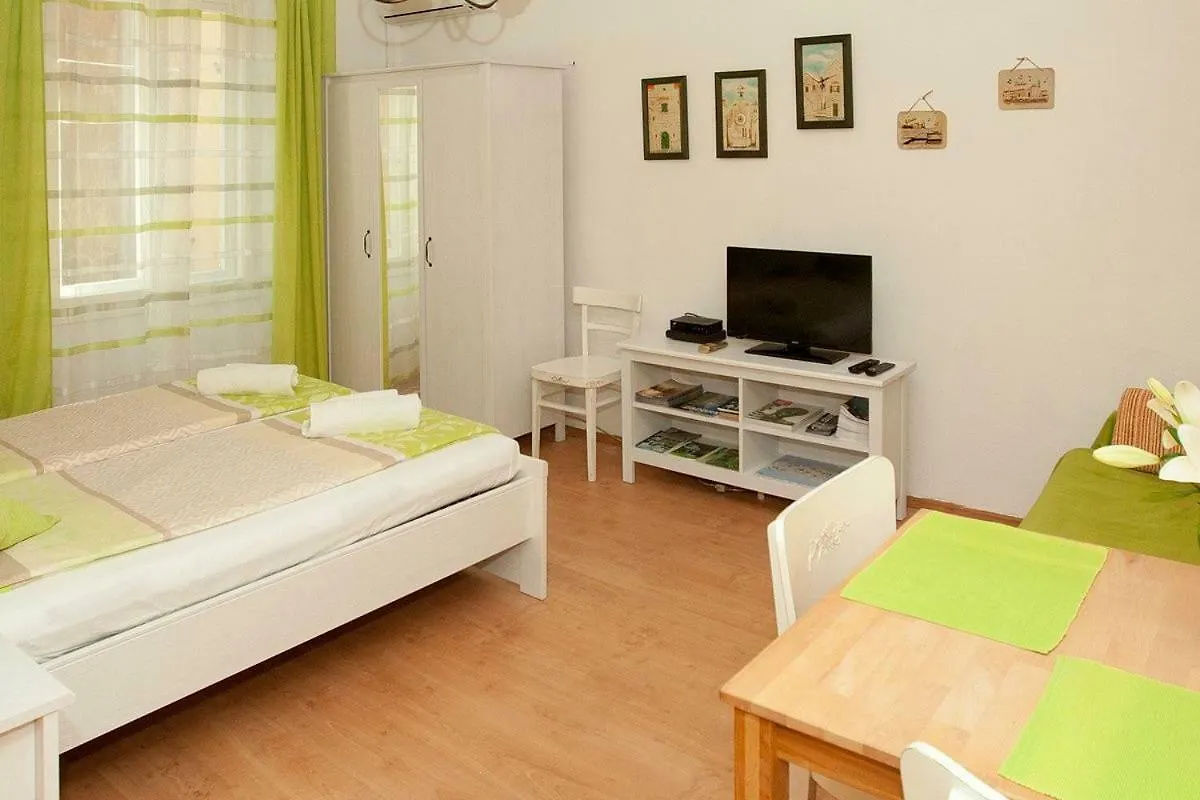 Studio Apartment Forum - Zadar