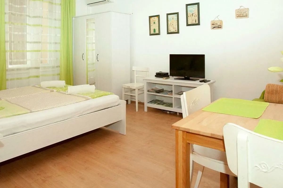 Studio Apartment Forum - Zadar